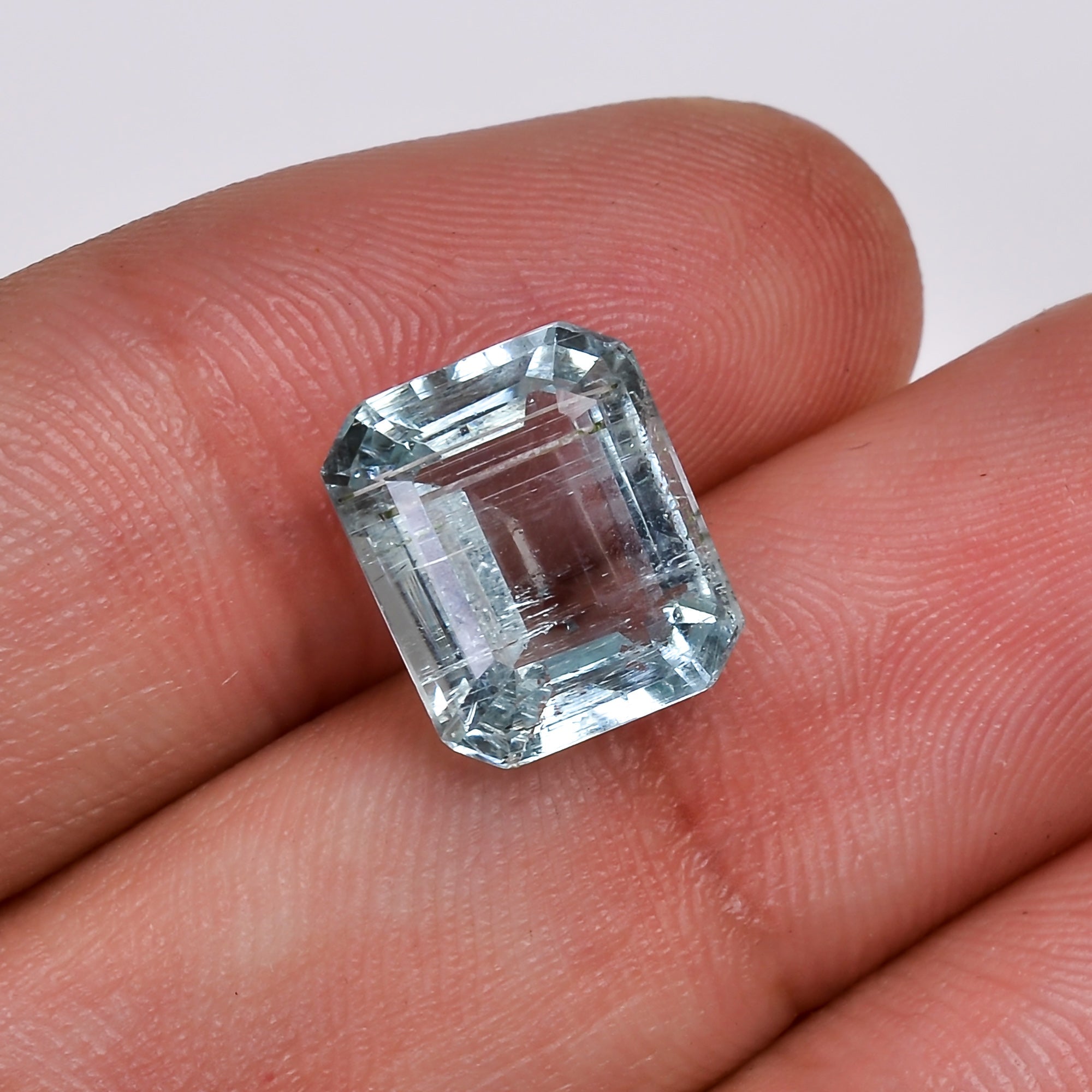 natural aquamarine radiant shape cut stone loose gemstone